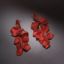 Load image into Gallery viewer, Raindrop Earrings
