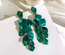 Load image into Gallery viewer, Raindrop Earrings
